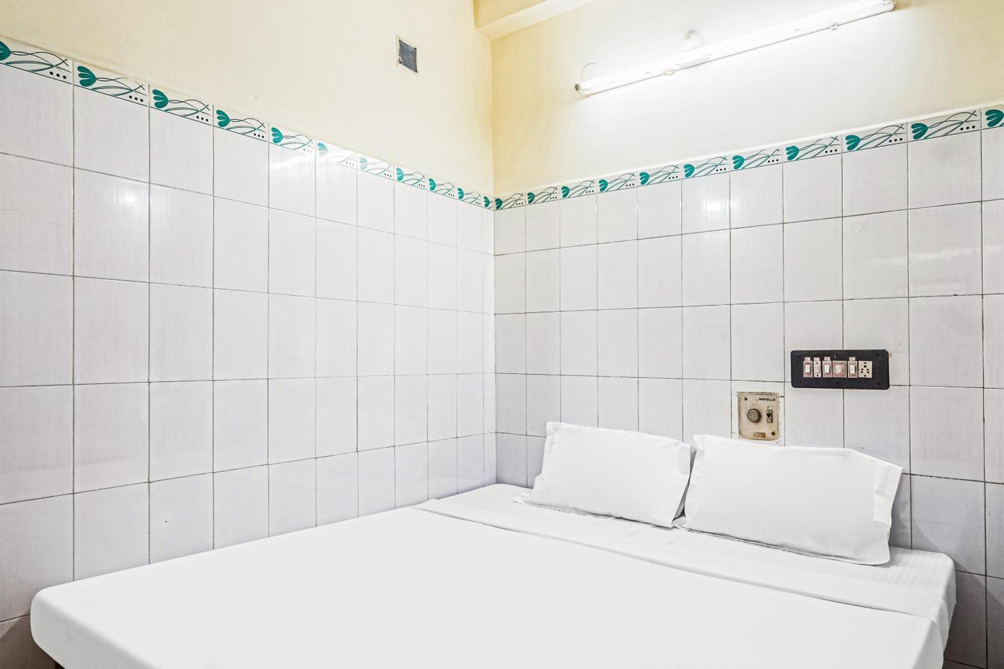 Hotel SPOT ON 84555 Venkata Sai Residency Tirupati Exterior foto
