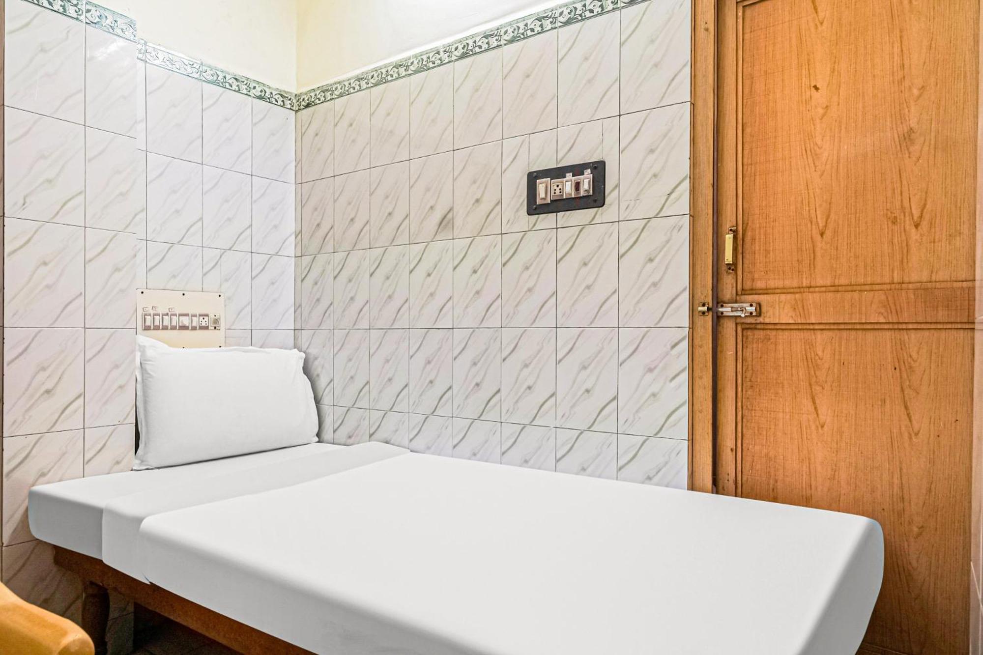 Hotel SPOT ON 84555 Venkata Sai Residency Tirupati Exterior foto